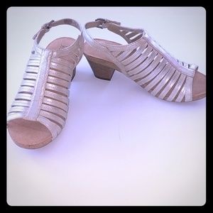 NWT Josef Seibel Ruth 21 gold sandals. Sz37